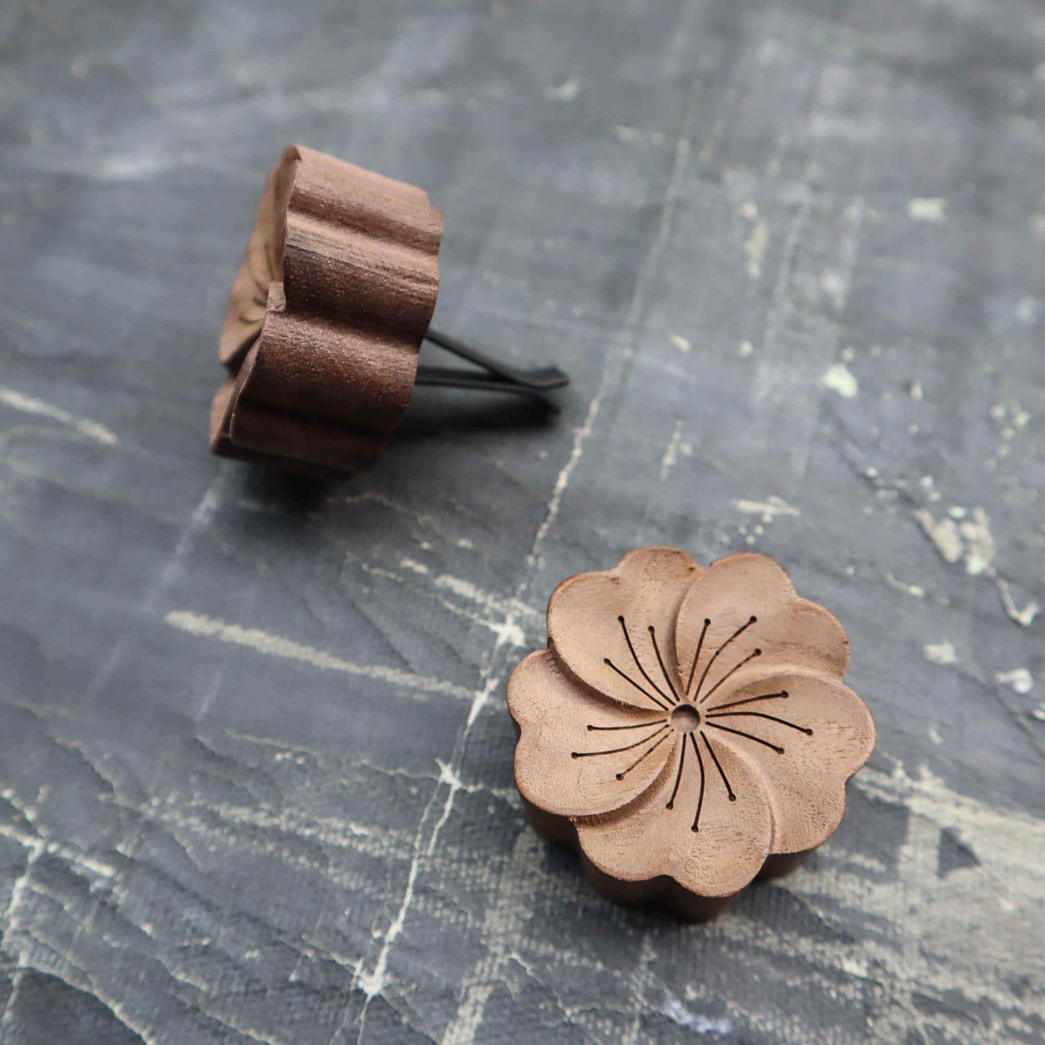 Peach Blossom FSC Wooden Car Diffuser Clip On Vent Aromatherapy